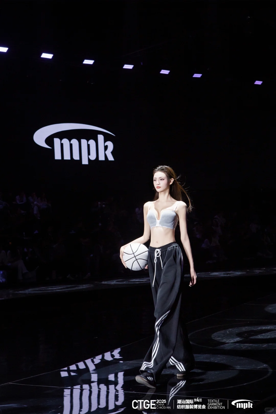 潮汕服博会是谁让这个秀场这么仙？！