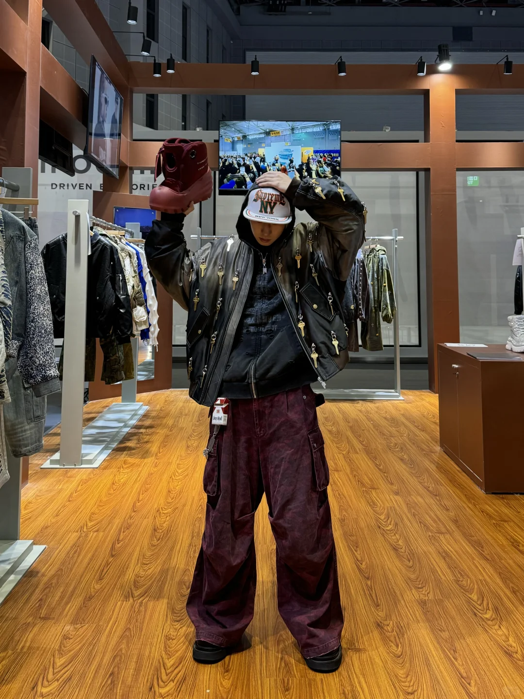 今年的国际服装博览会做的这么潮流了？