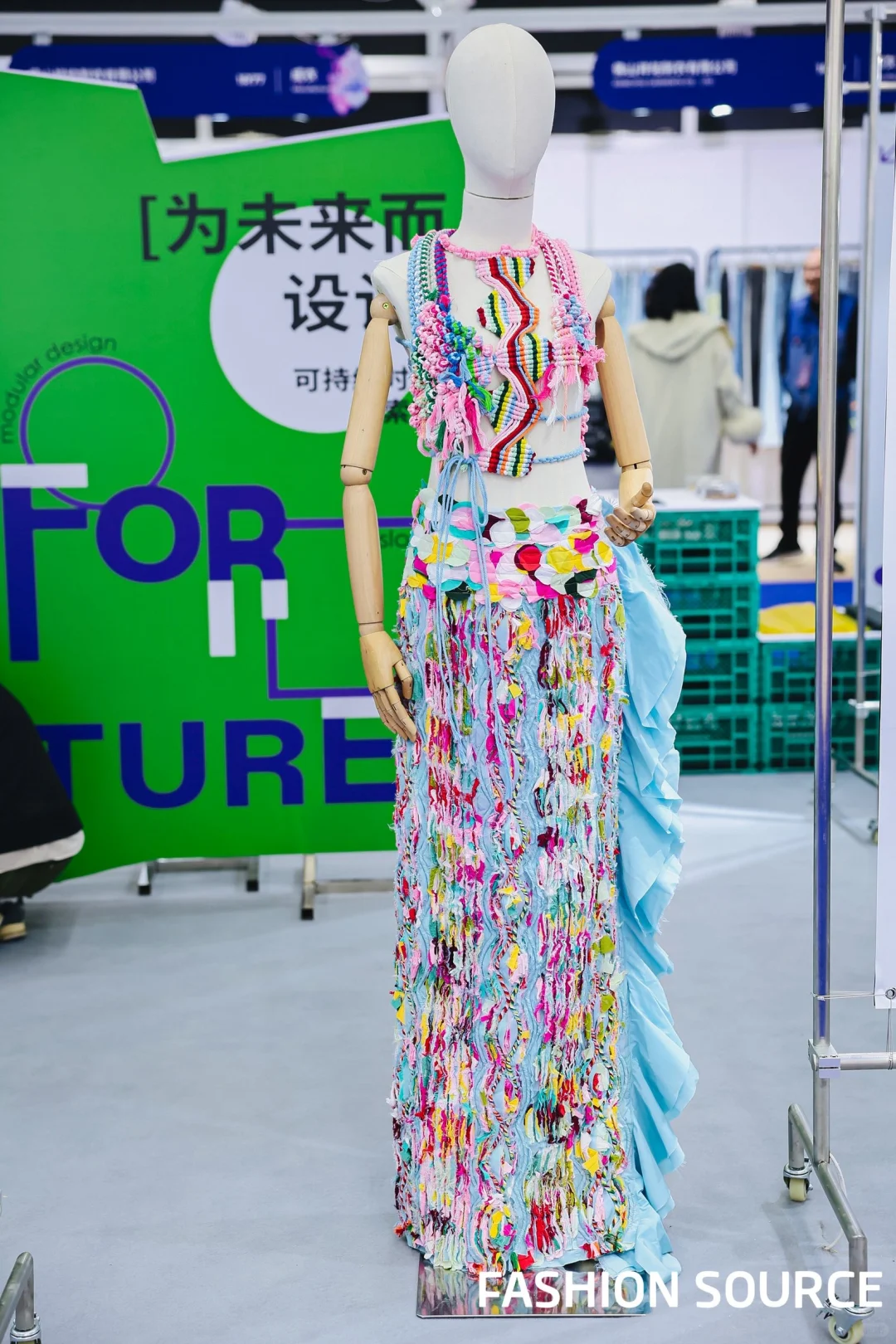 在深圳会展中心，拆解一件衣服的一千种形态