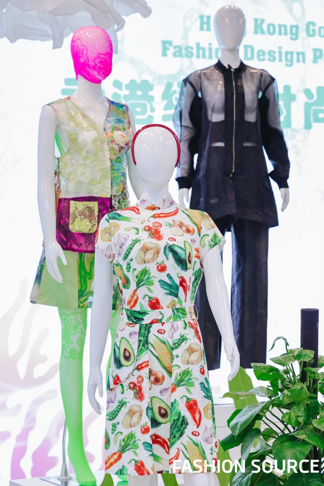 在深圳会展中心，拆解一件衣服的一千种形态