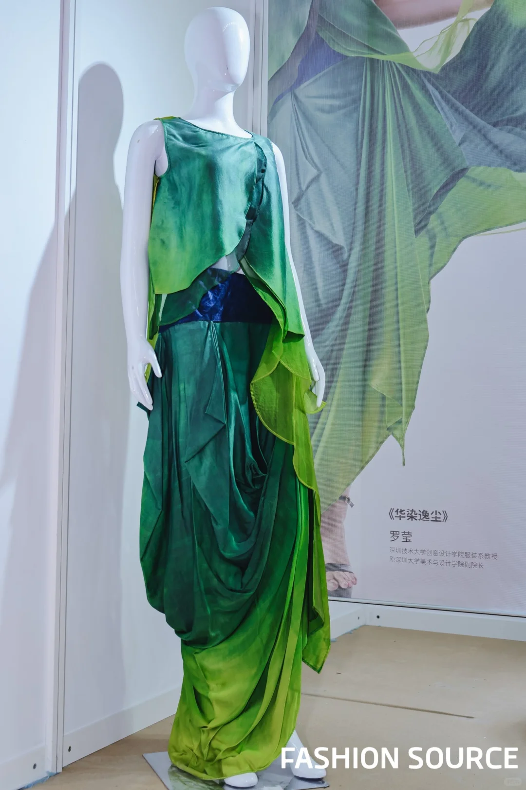 在深圳会展中心，拆解一件衣服的一千种形态