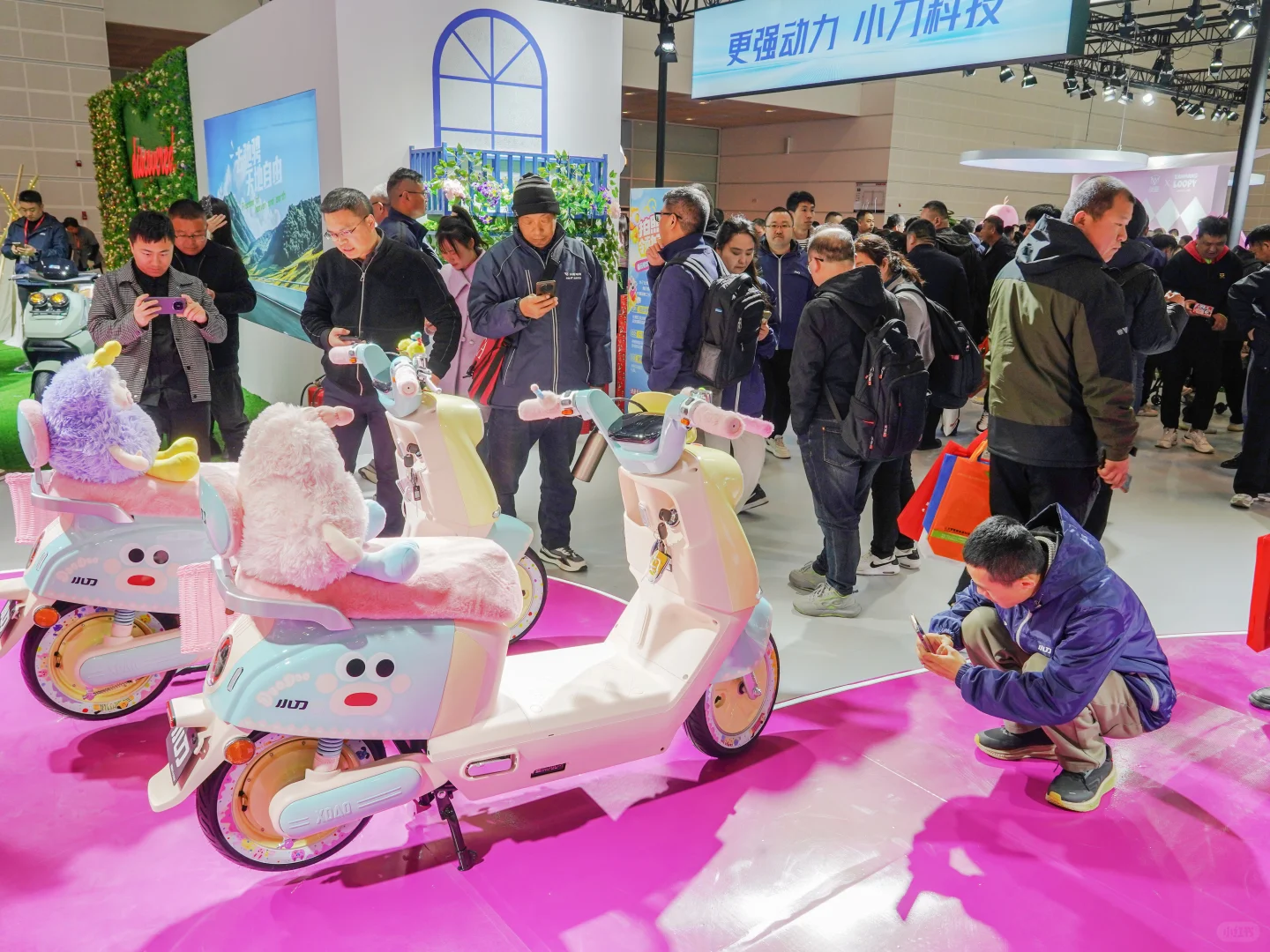 这哪里是逛展会，简直是在游乐场play?