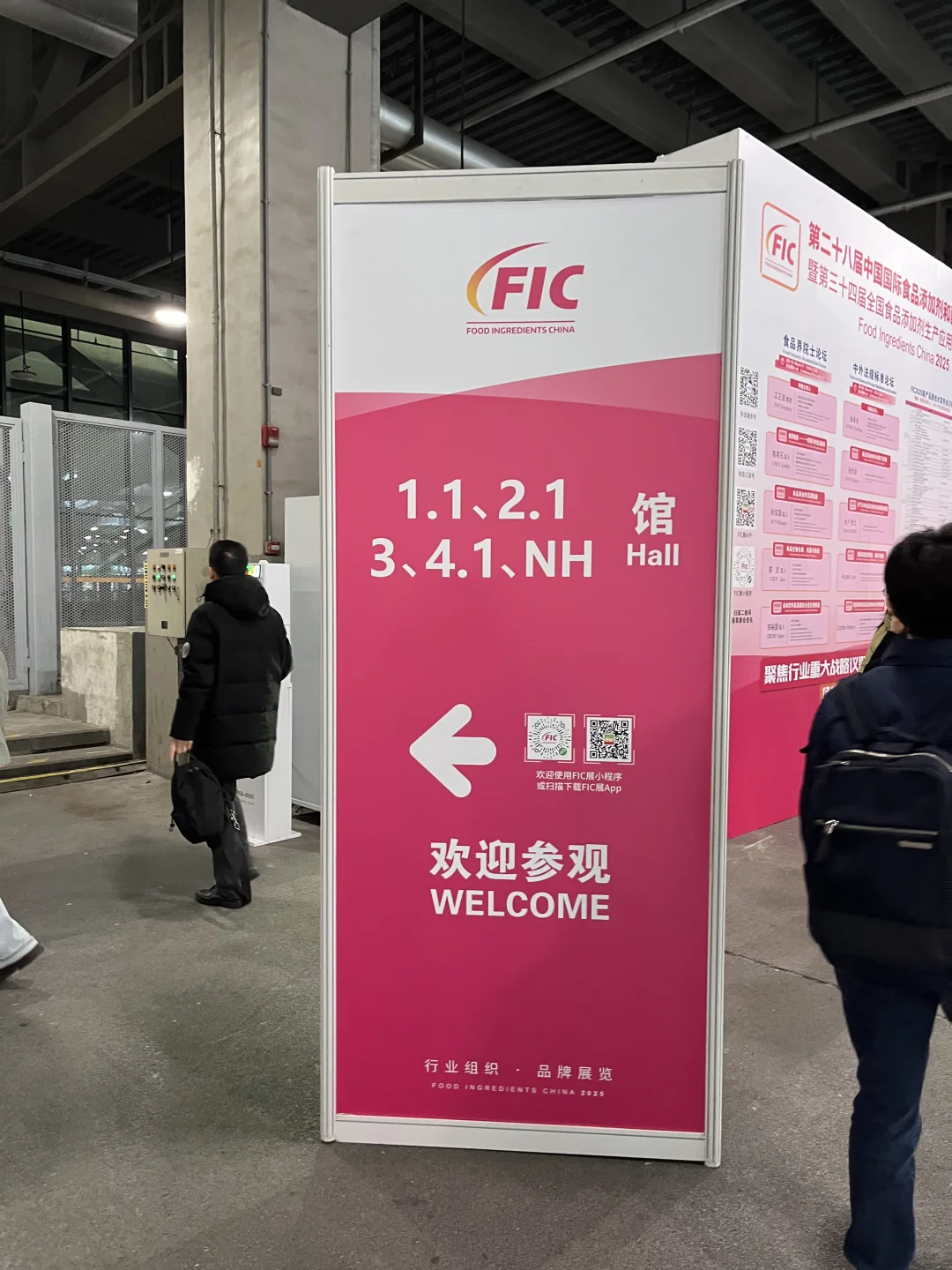 00后海外销售第一次参加展会