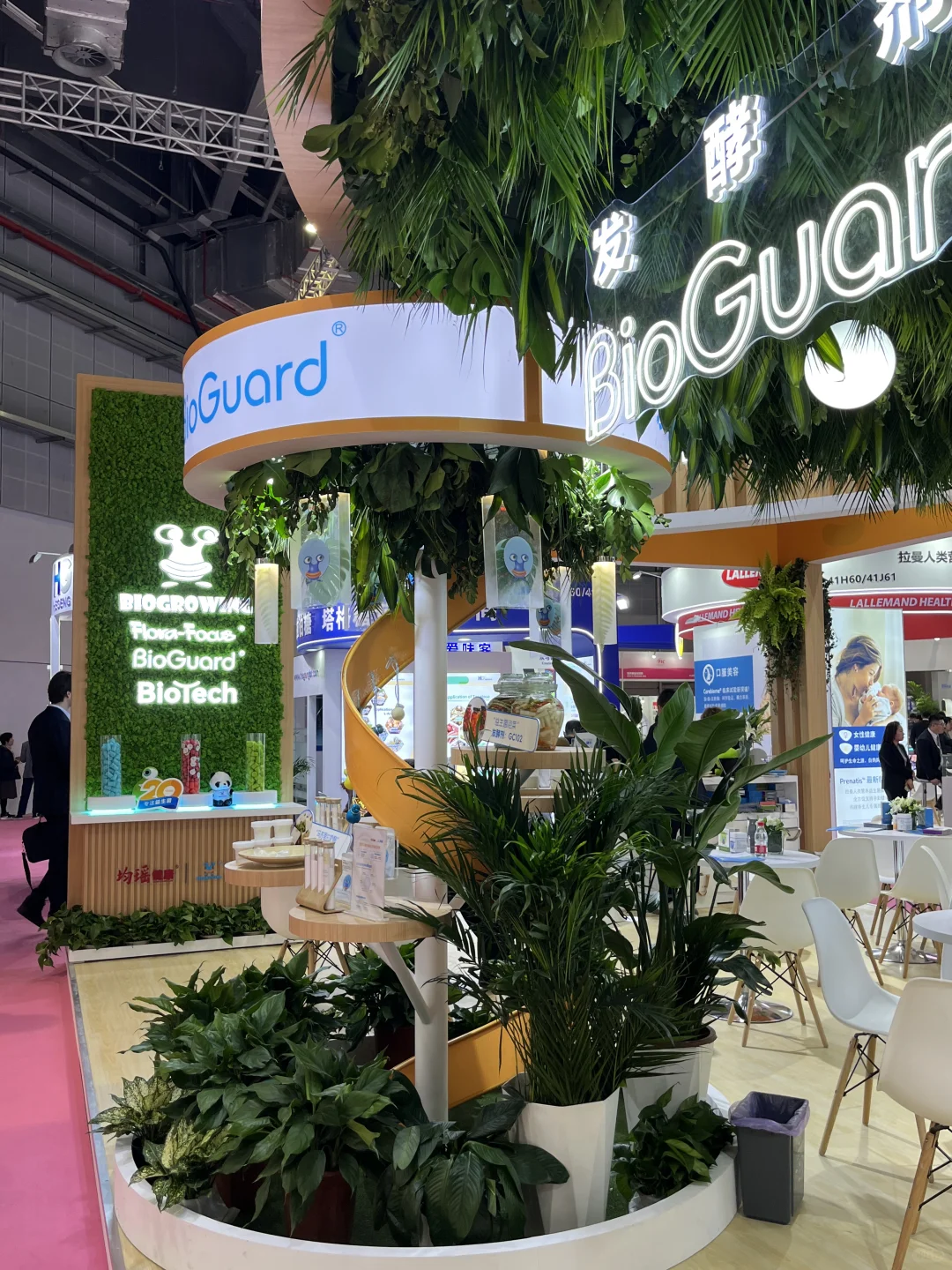 00后海外销售第一次参加展会