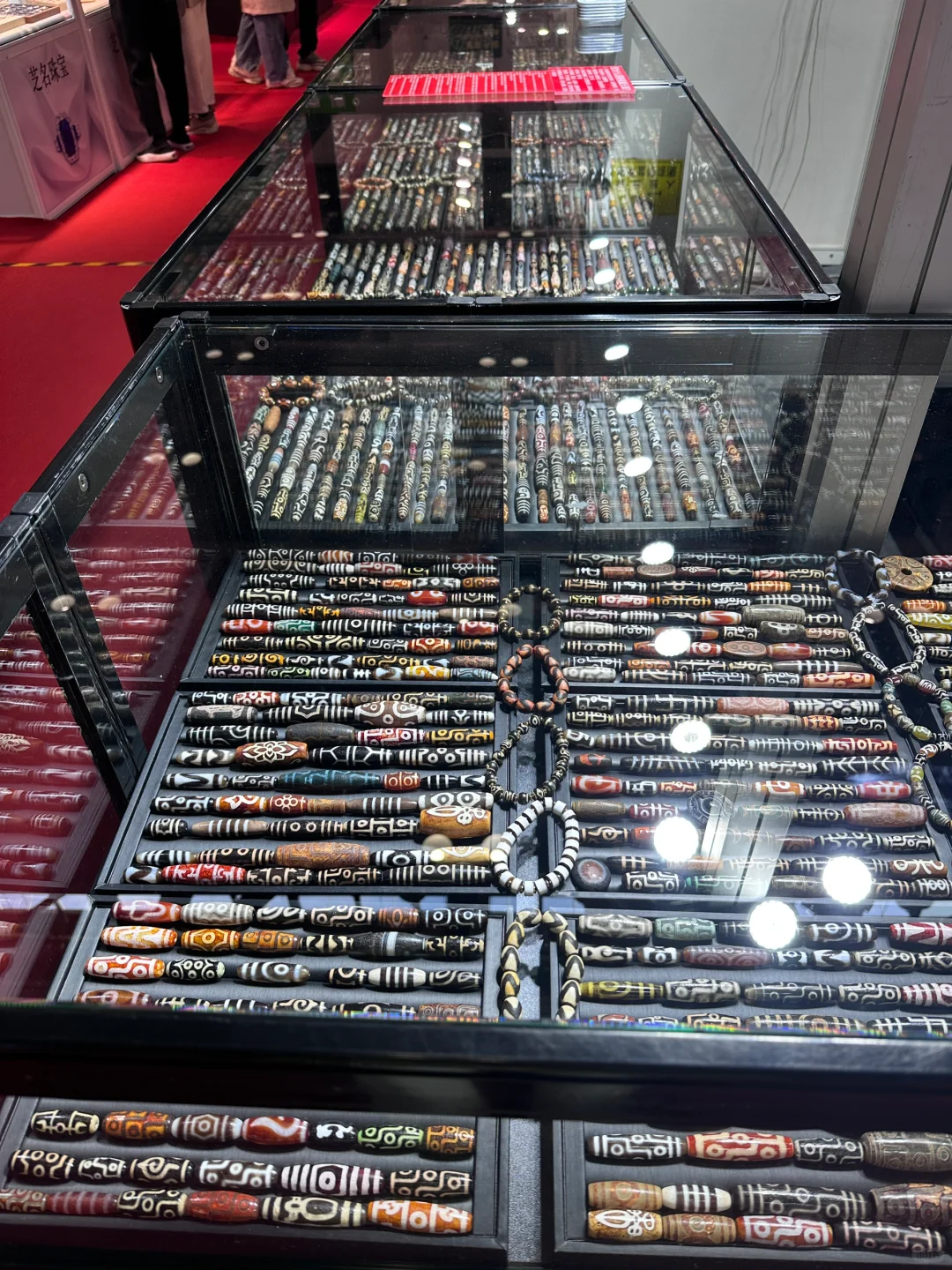 逛了四个小时才看完❗️800w镯子跟假的似的