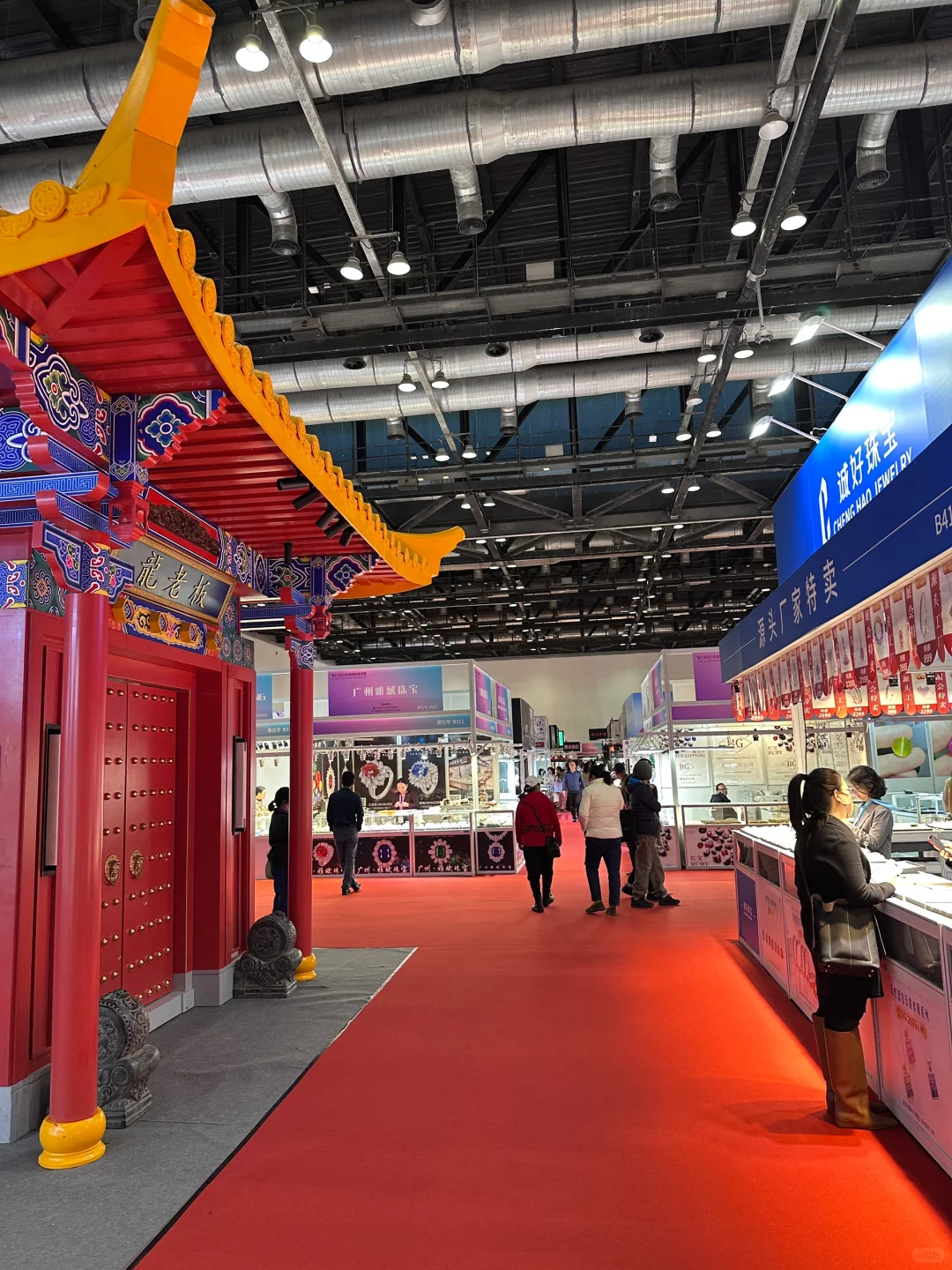 逛了四个小时才看完❗️800w镯子跟假的似的