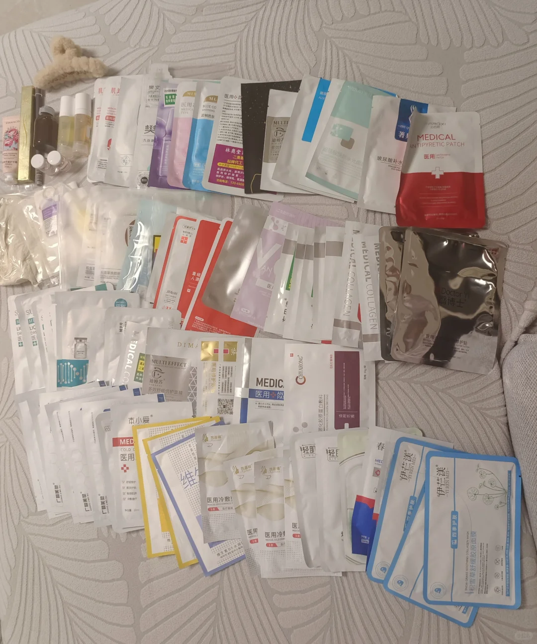 在美博会半天领了74片面膜