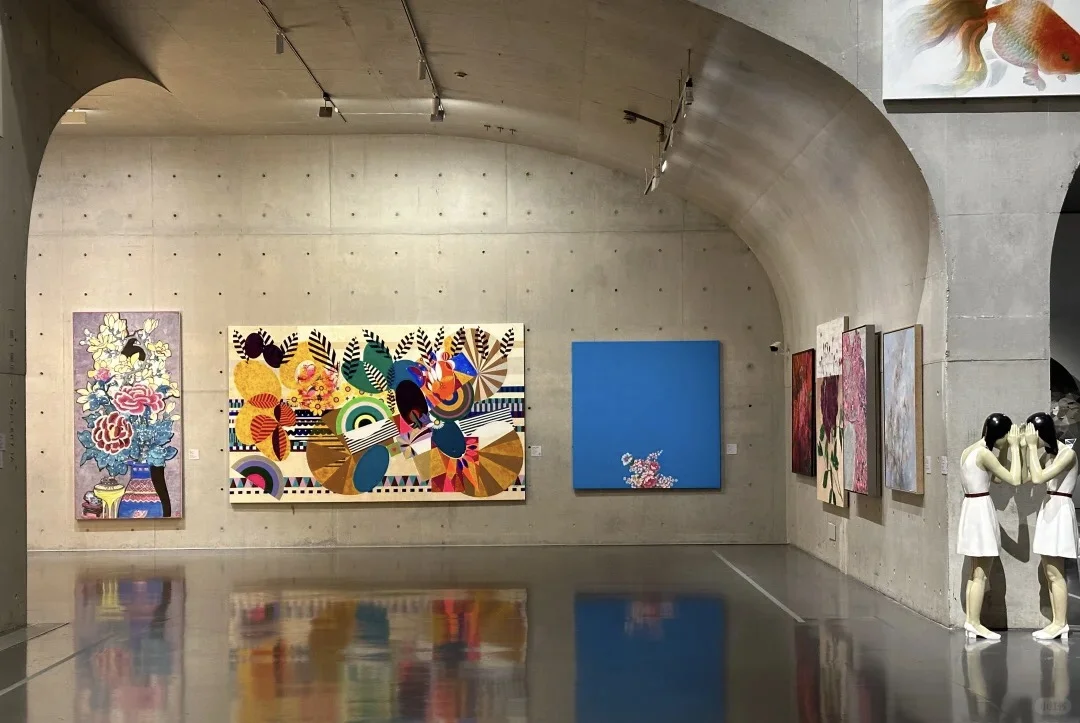 去艺术展啦～?