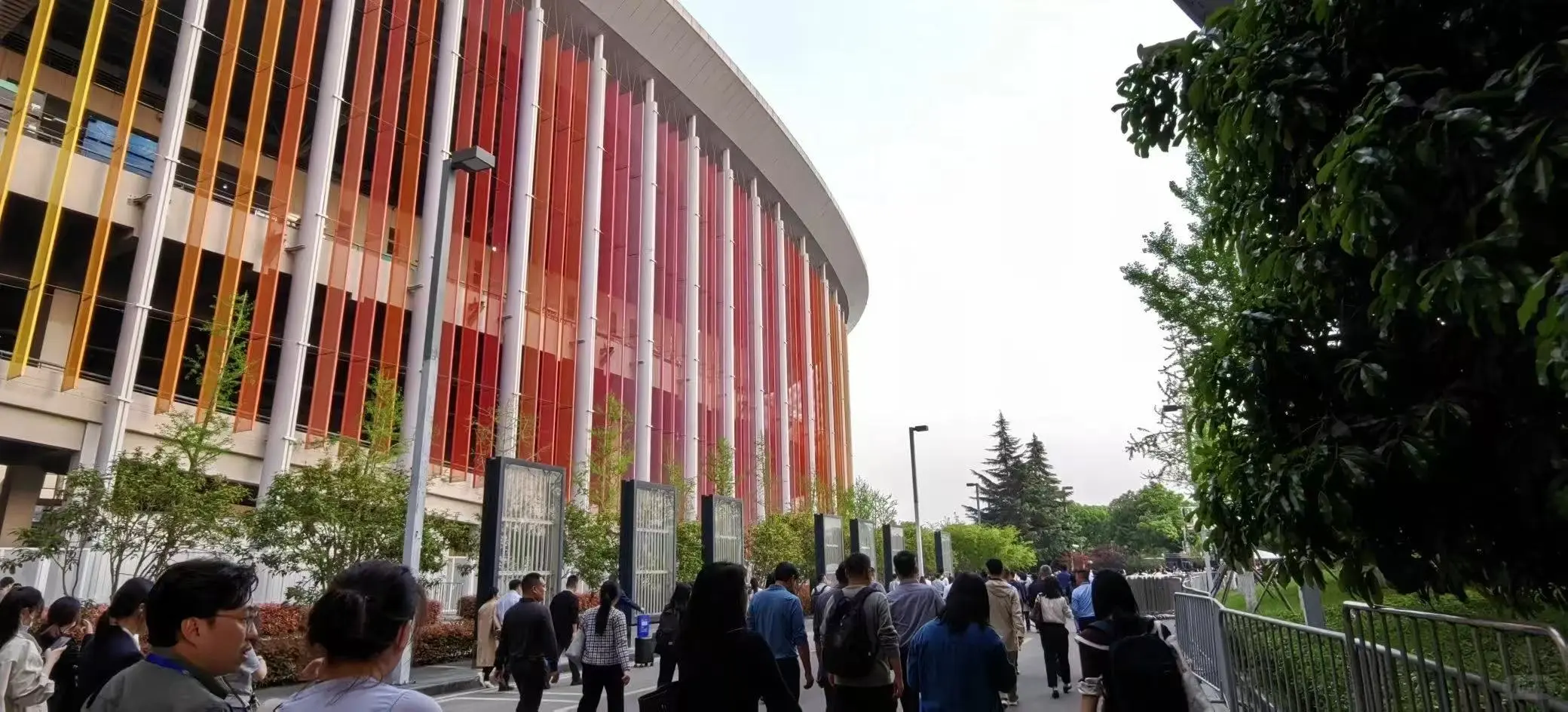 上海展会丰富多彩。