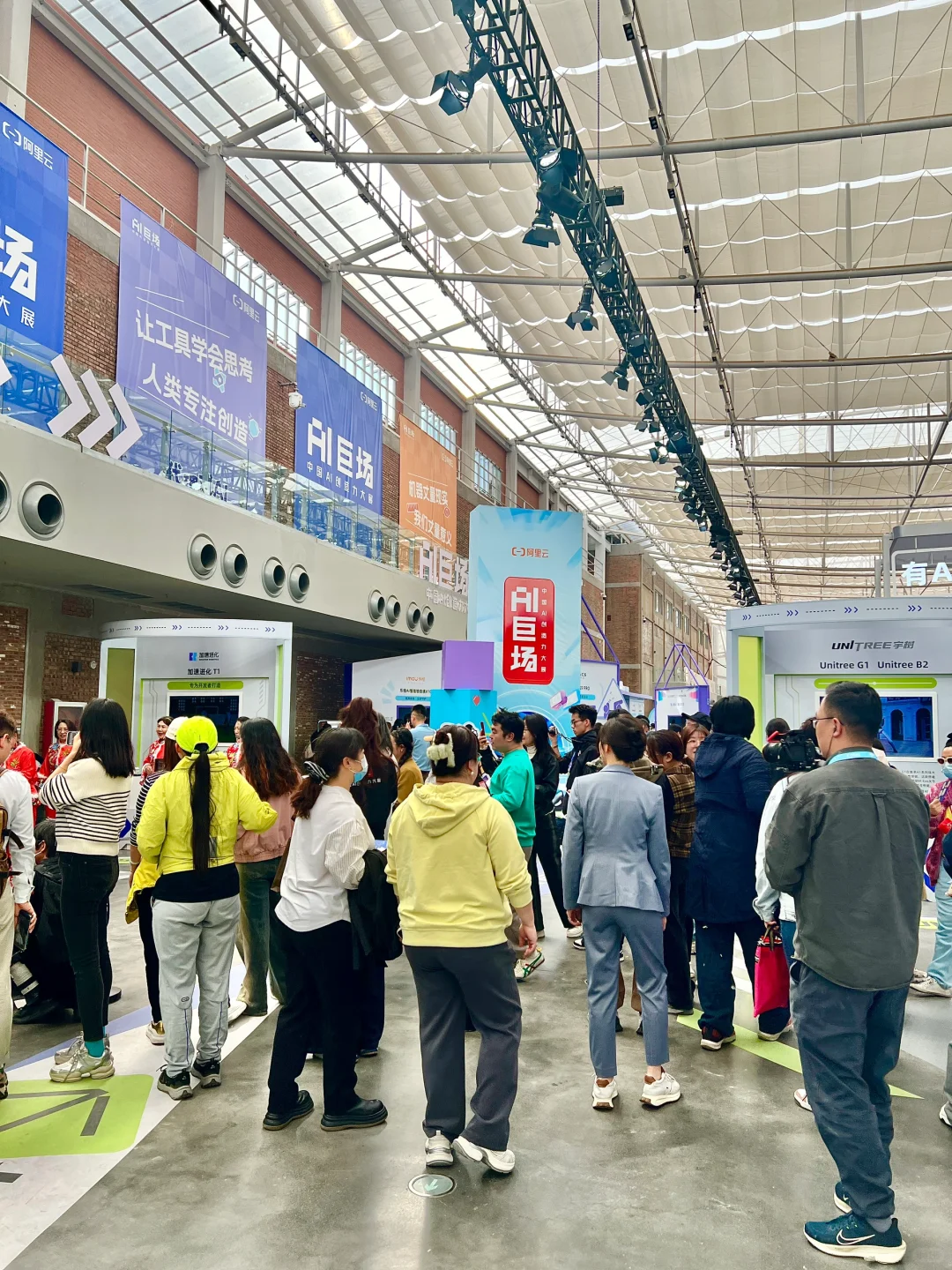 北京郎园。。。这是在干嘛？？？？排了三圈