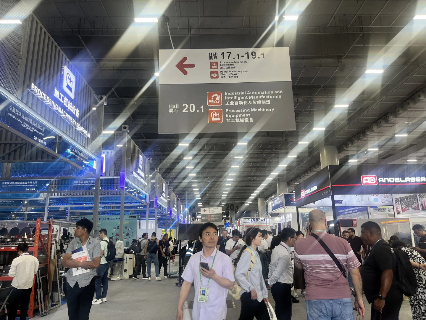 展会累死我算了，下次说什么也不来了