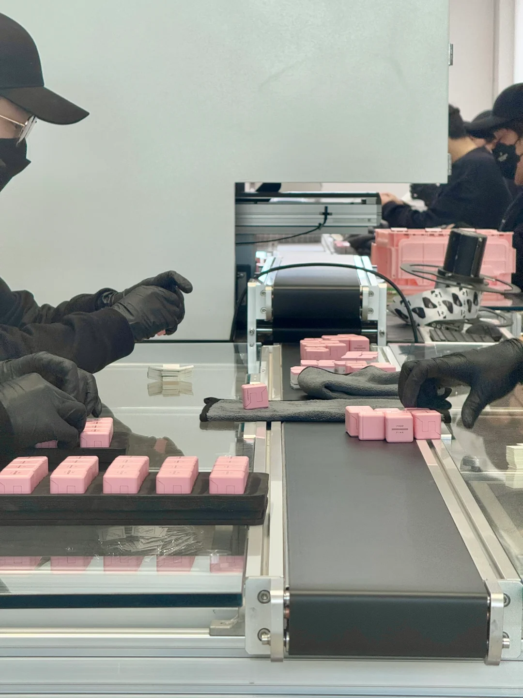 快来?看一场粉酷的展览?打一场硬核的台球