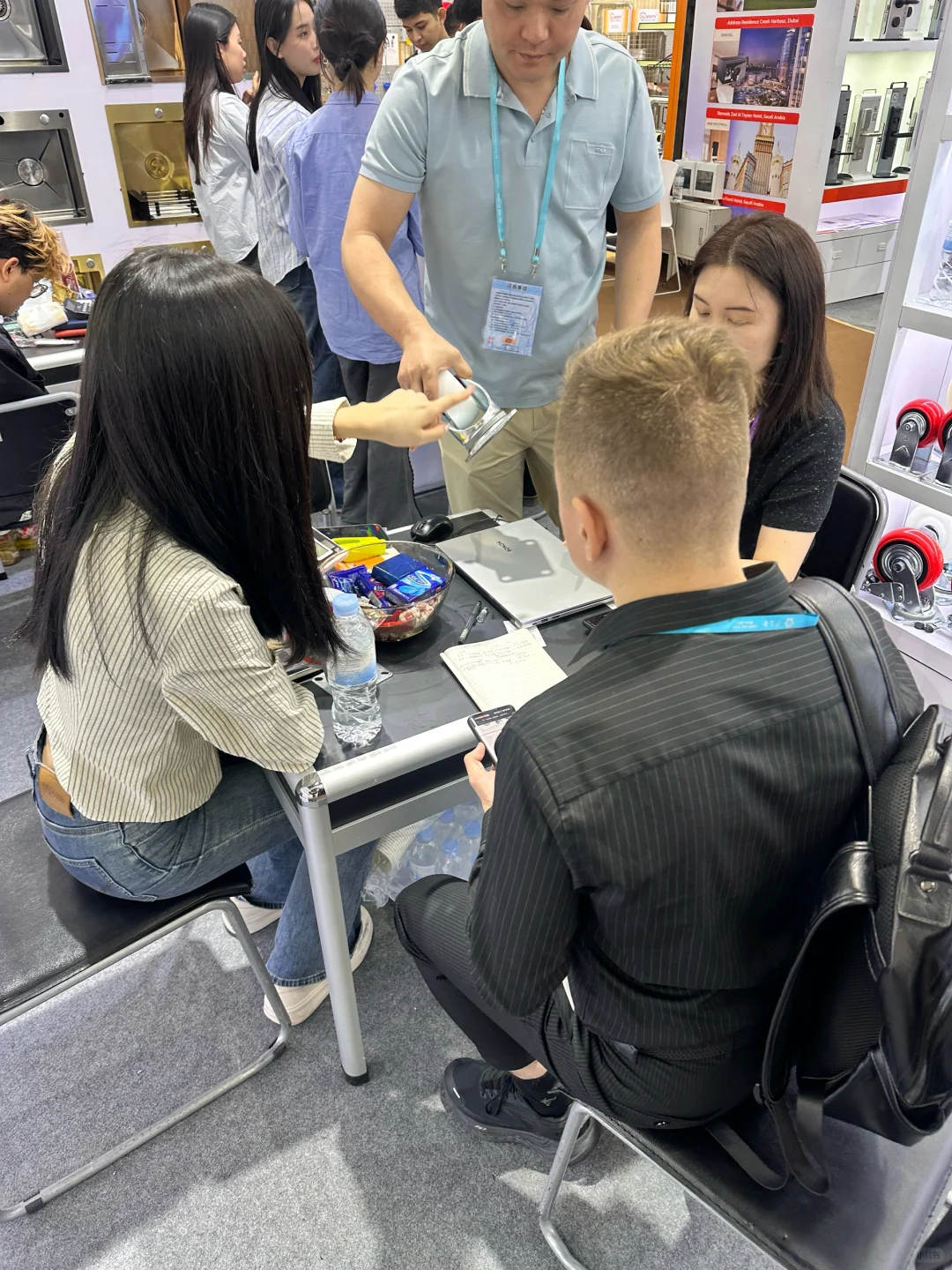 04非英专生勇闯广交会五天怒赚2.5k??