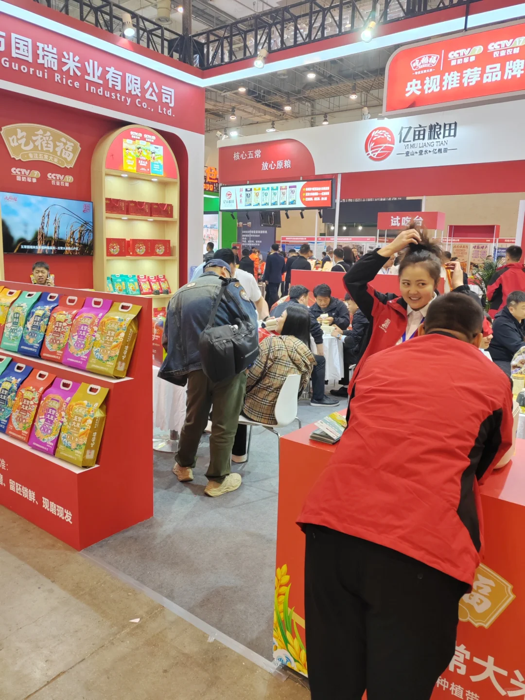 参展的现场???