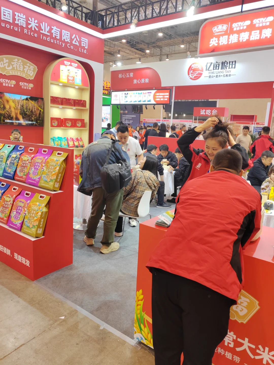 参展的现场???