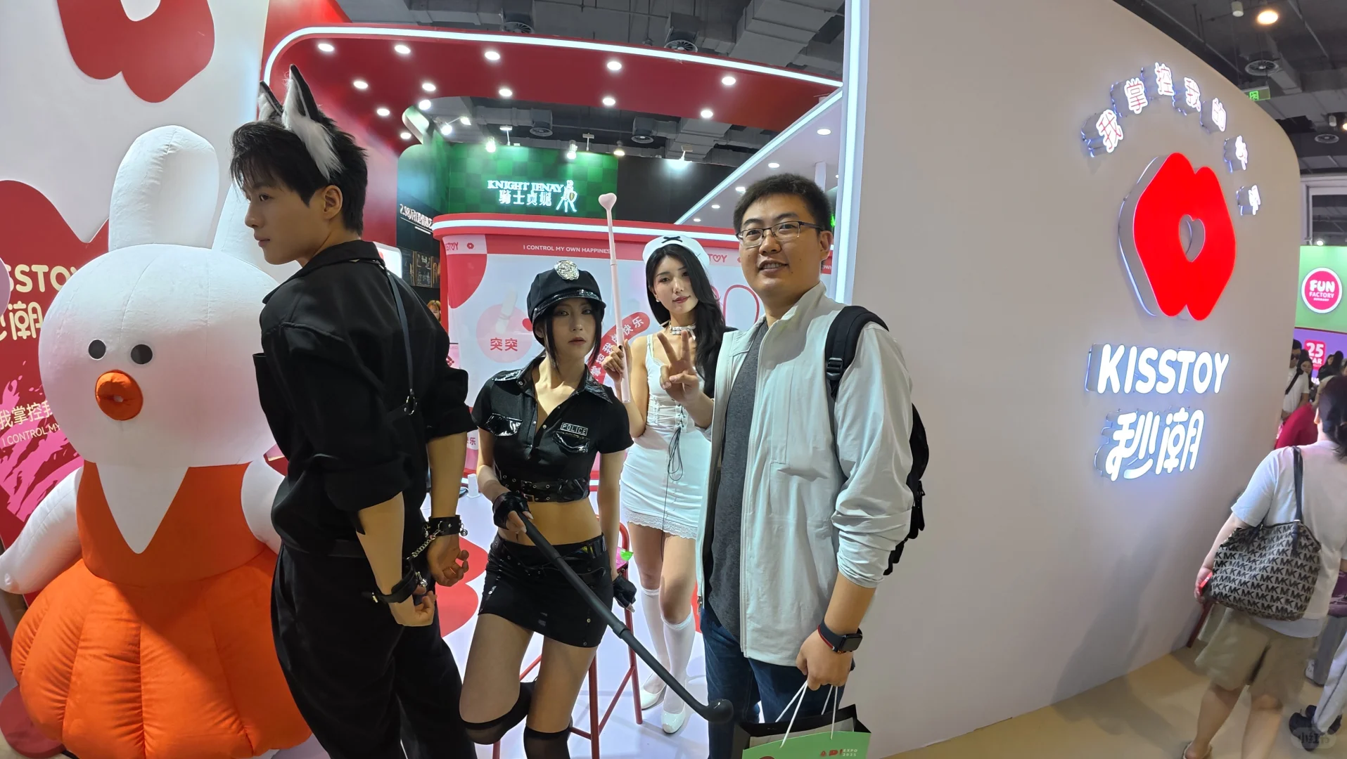 成人展真的太好玩了～✈️