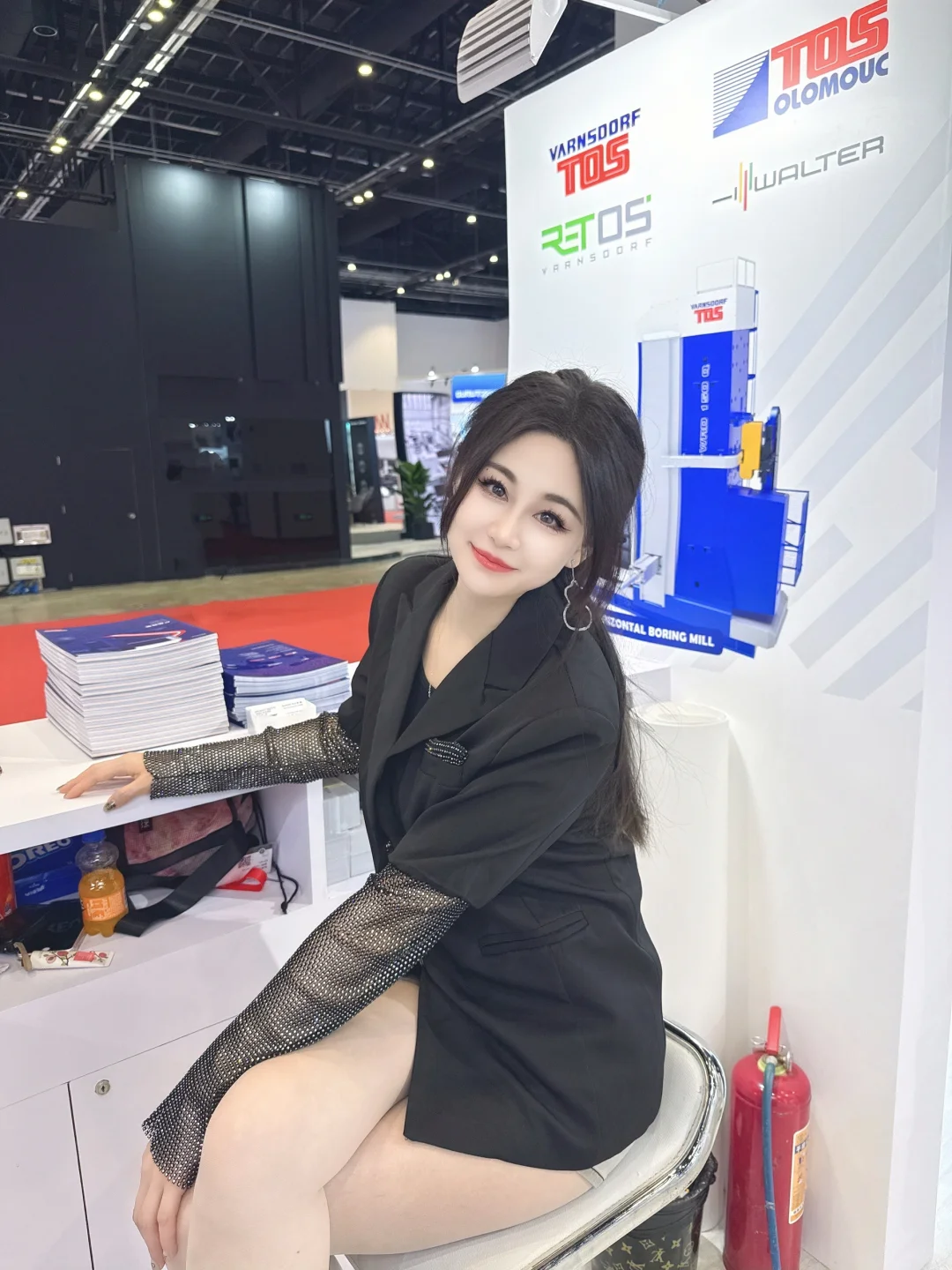 来参加展会啦～