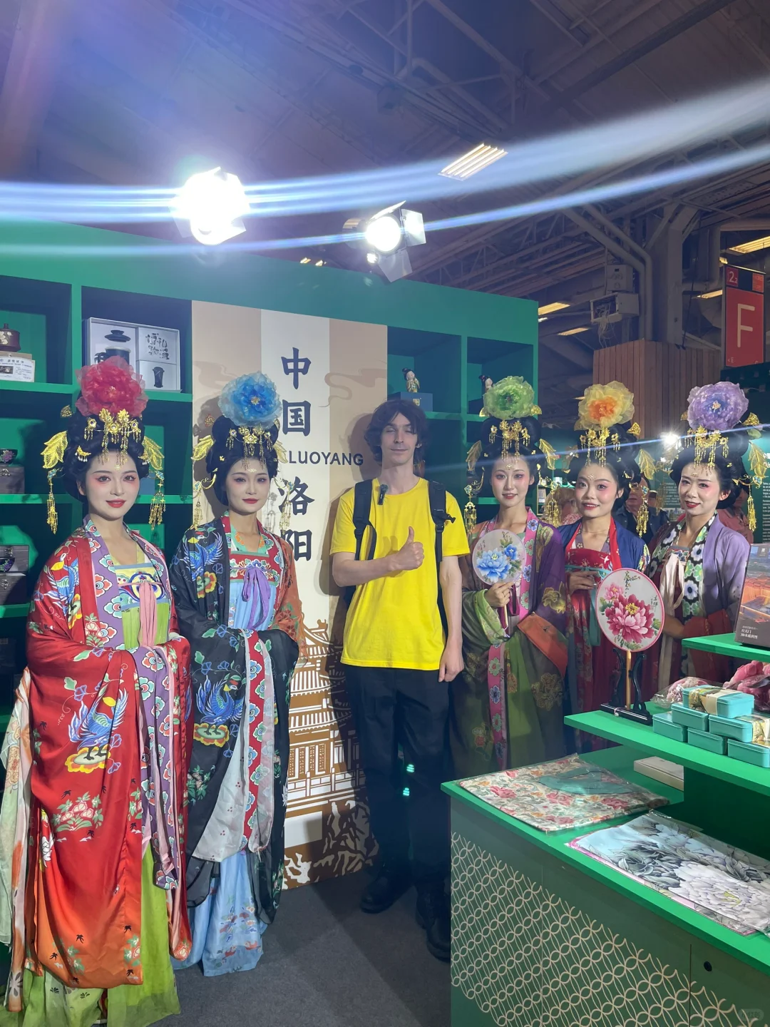 老外在巴黎博览会上遇鉴中国????