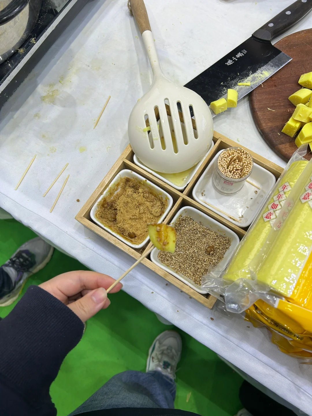 左滑带你逛食品电商博览会→