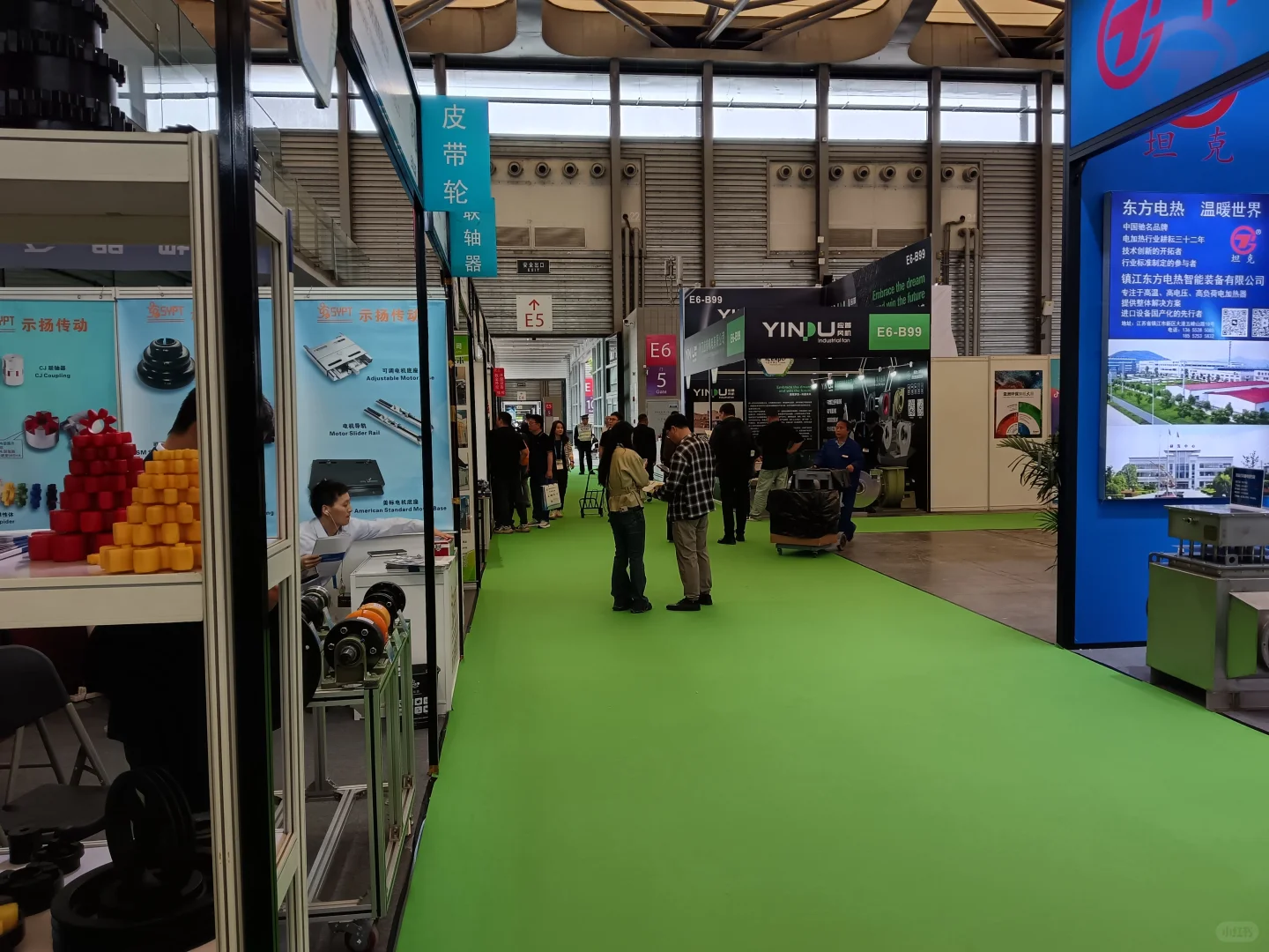 大环境不好哦，展会比较冷清～