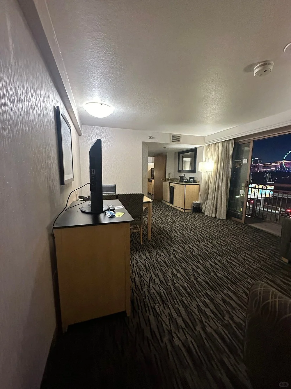 步行到Vegas会展中心!看大球首选平价酒店！