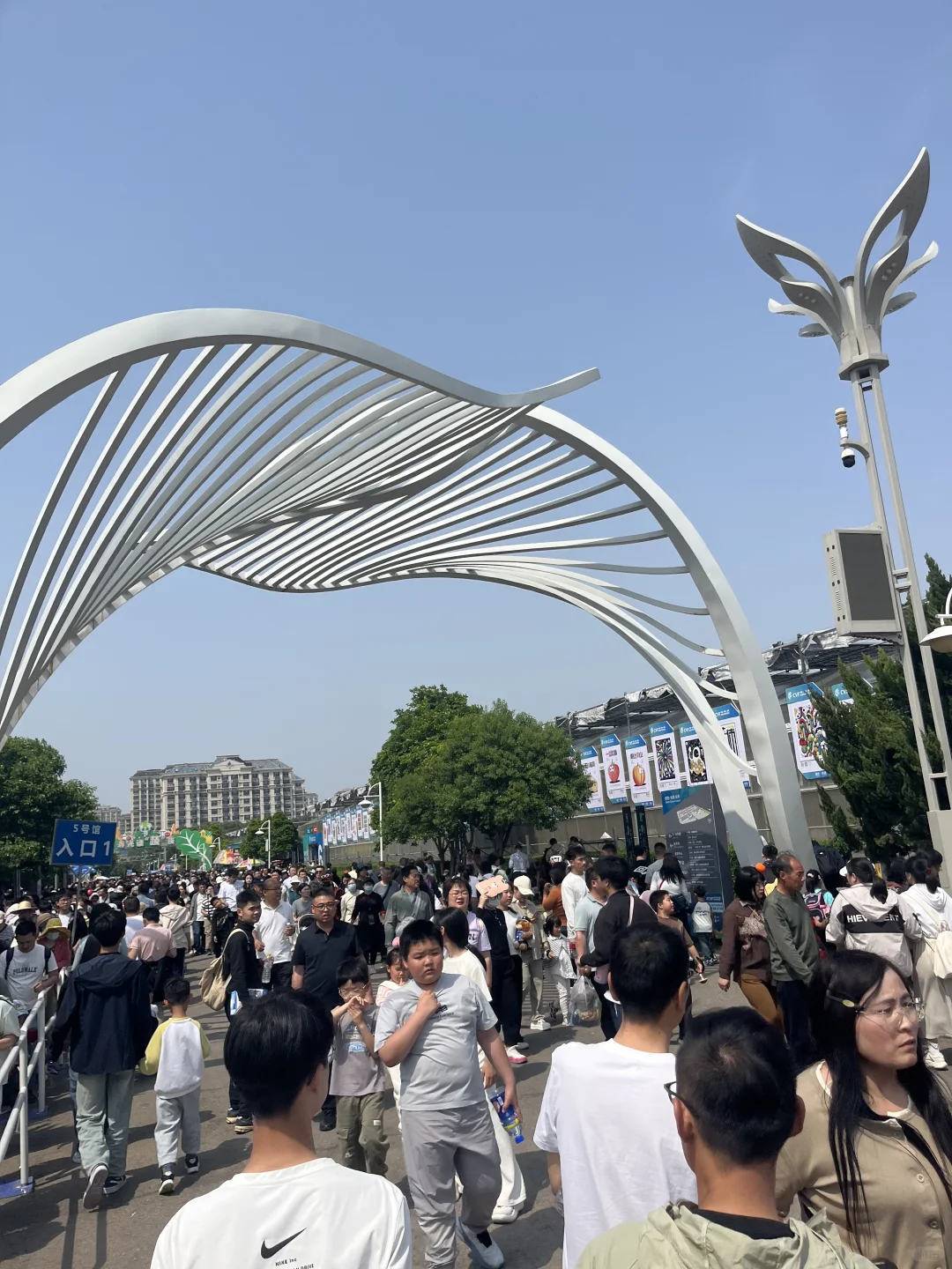 今天的寿光菜博会有一亿人！