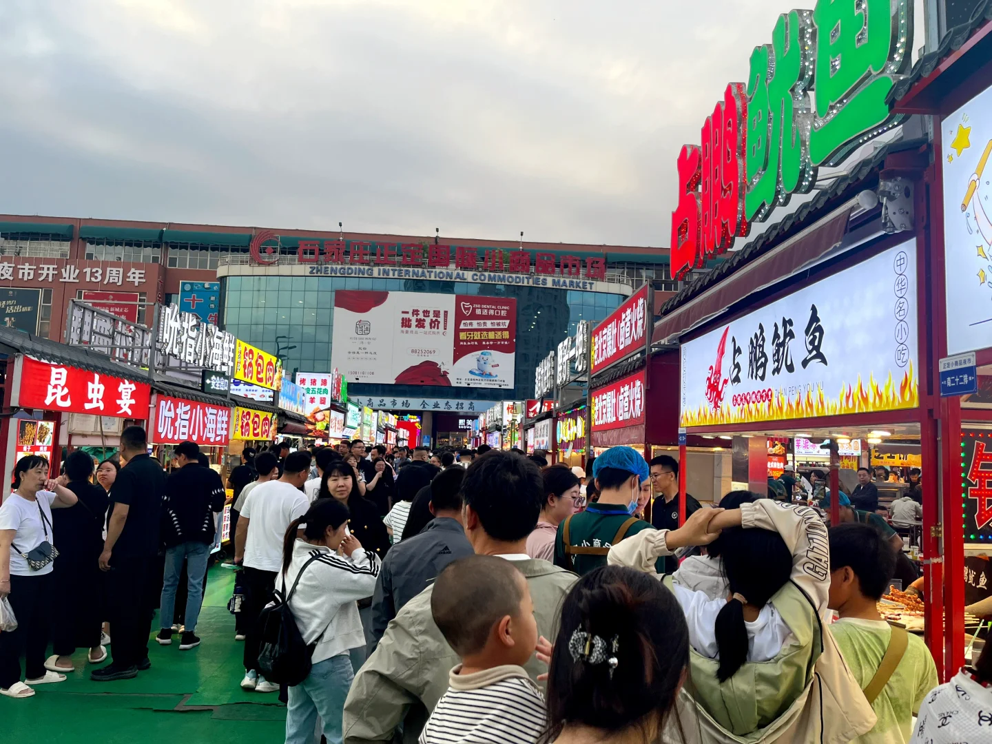 五一神仙去处！被车展靓车帅哭&夜市挤到变形