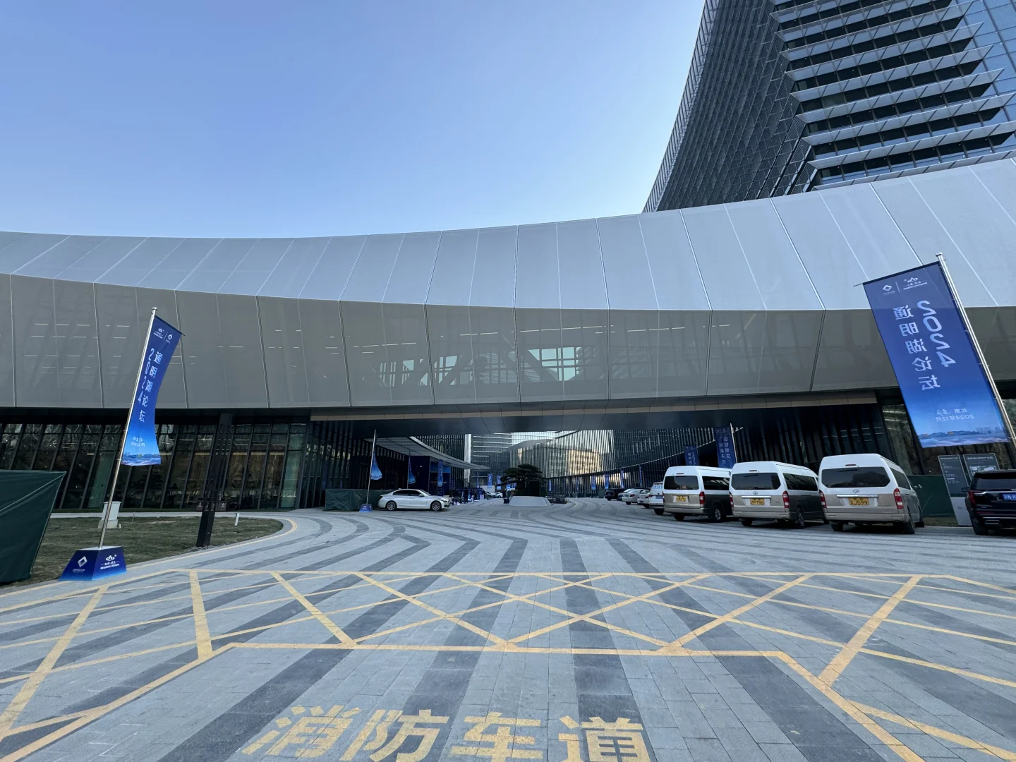 通明湖论坛启幕，会展中心大气亮相