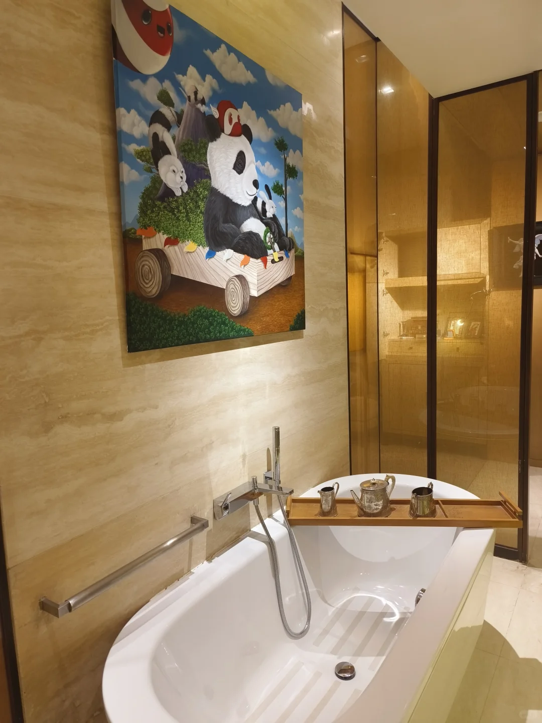 上海的酒店业自救，很拼很高级