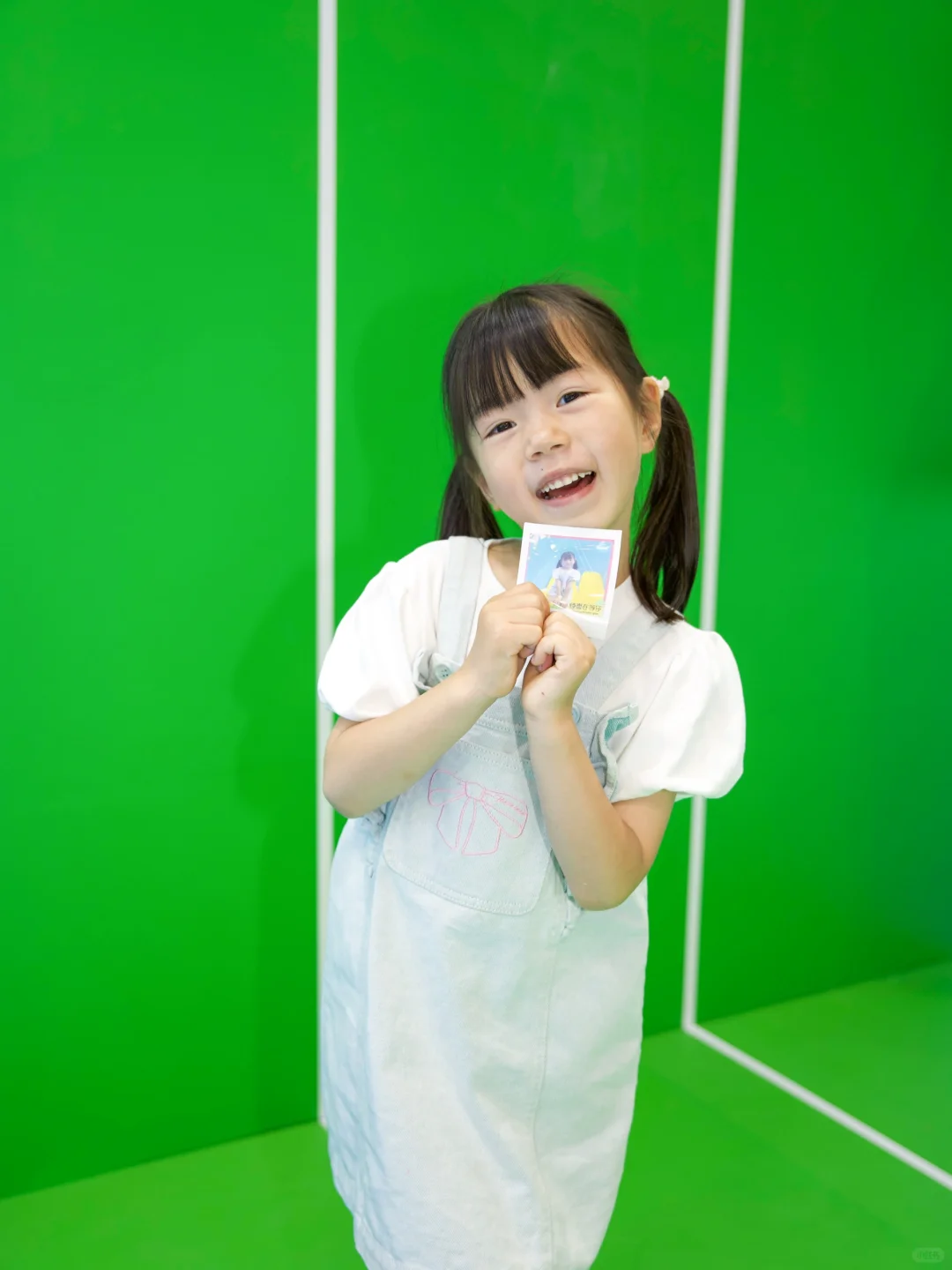 在教博会用富士instax记录，把笑容永久保存