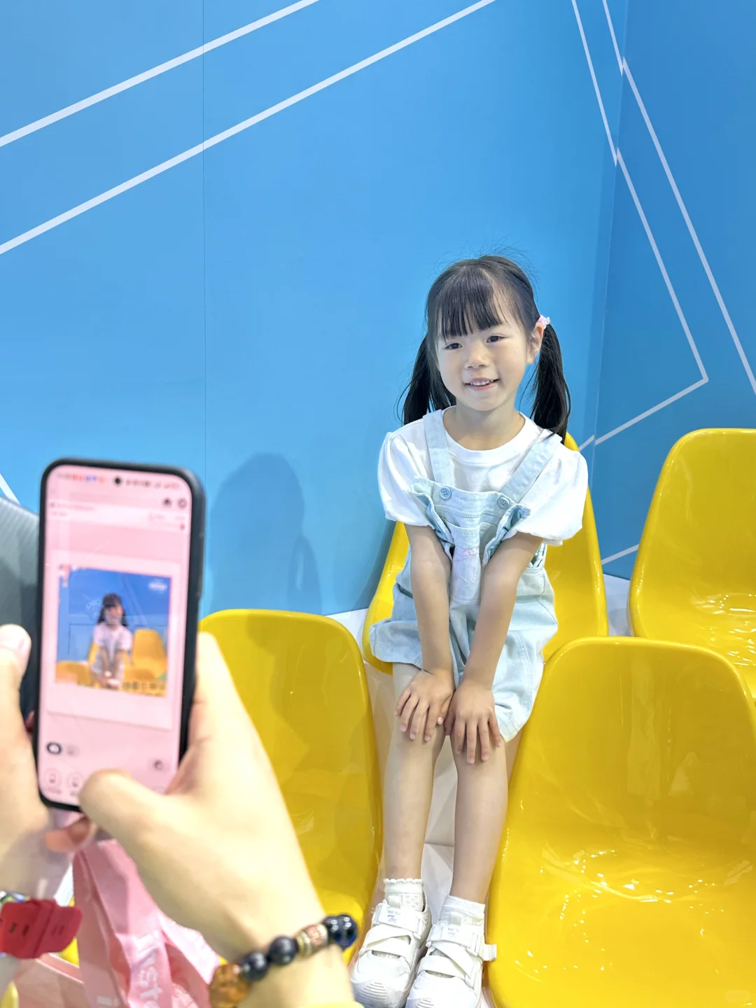 在教博会用富士instax记录，把笑容永久保存