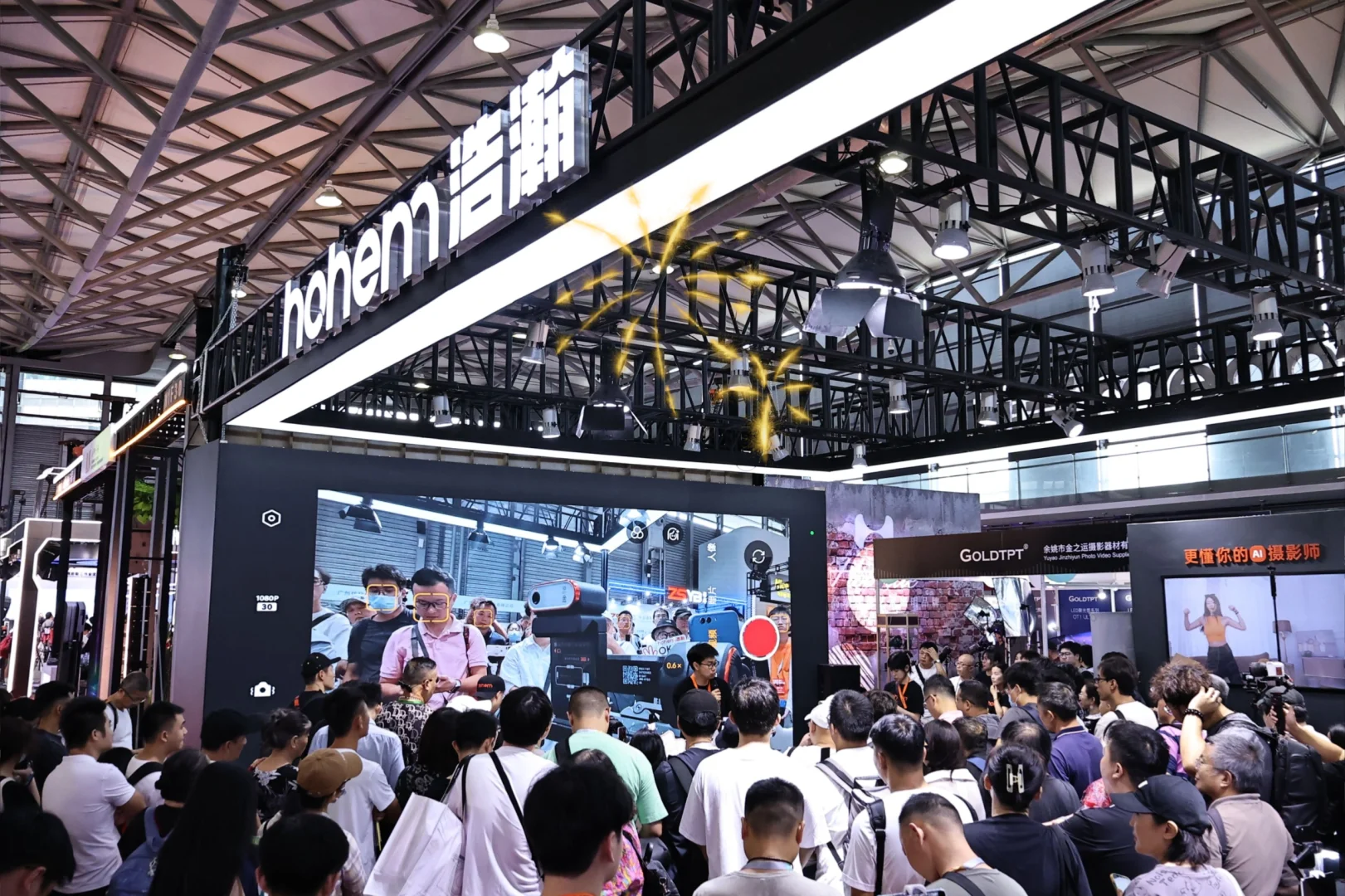 PE展听摄影大神讲课，居然还能抽稳定器！