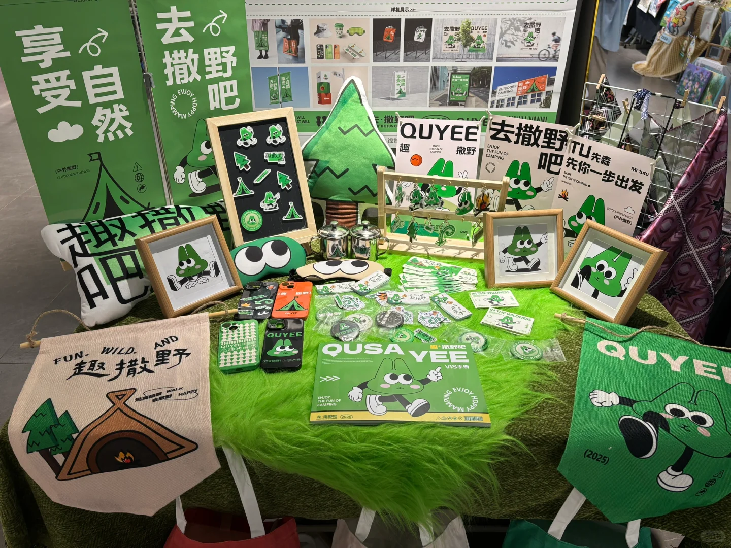 毕设展｜恰逢春天 我好爱我的绿色展台呀！！