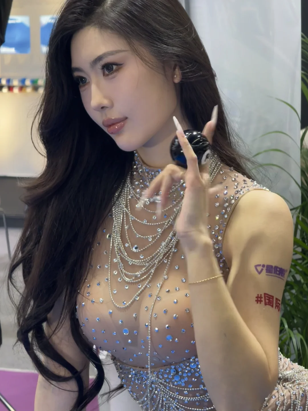 叶濛雨玩?台球黑8