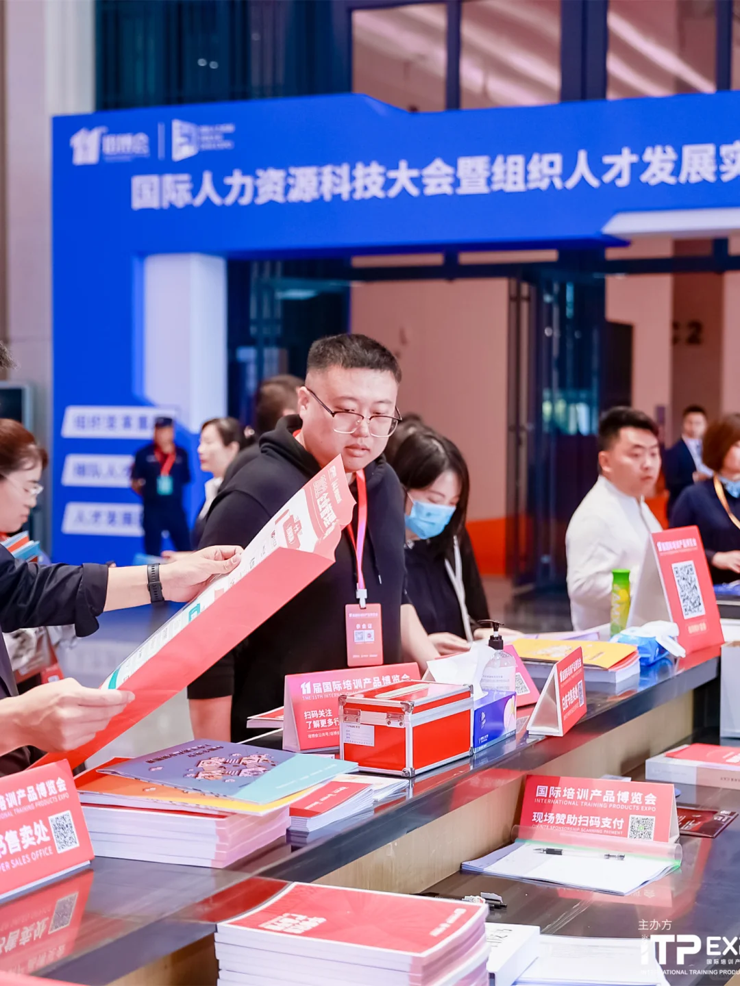 为什么还会有那么多人热衷参加展会？