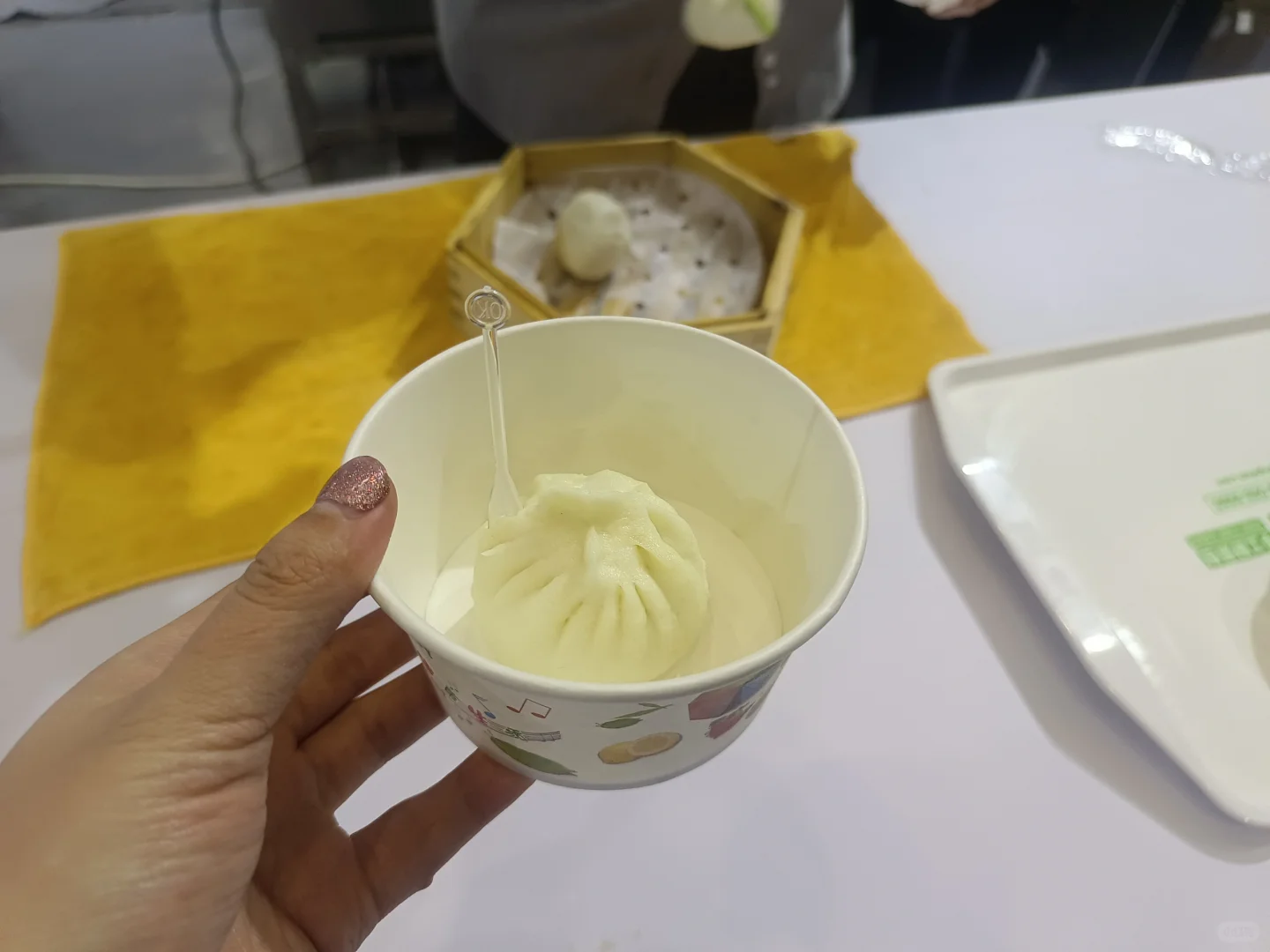 会展中心连锁食品展吃不完，根本吃不完