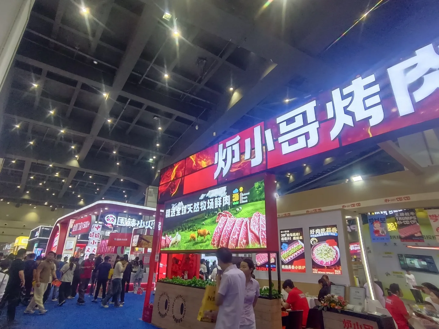 会展中心连锁食品展吃不完，根本吃不完