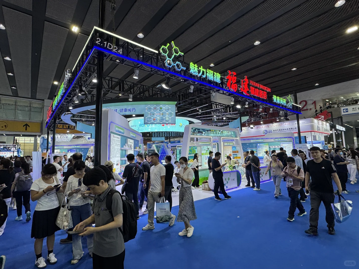 这里真热闹啊！???