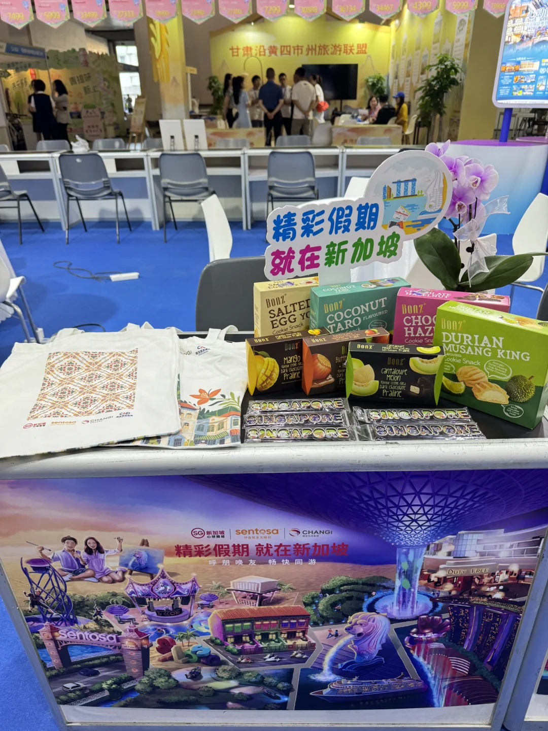 00后小女孩展会工作的第N天