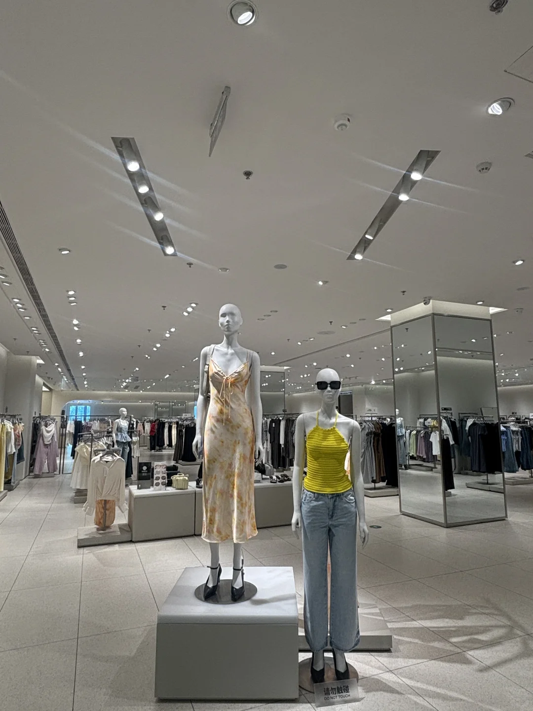 去逛了逛我的梦中情店～?UR