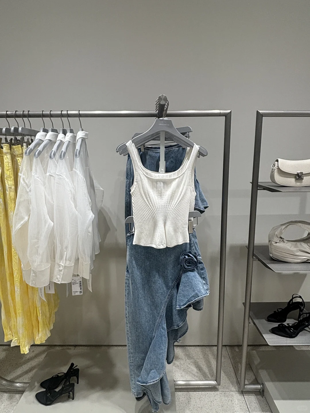 去逛了逛我的梦中情店～?UR