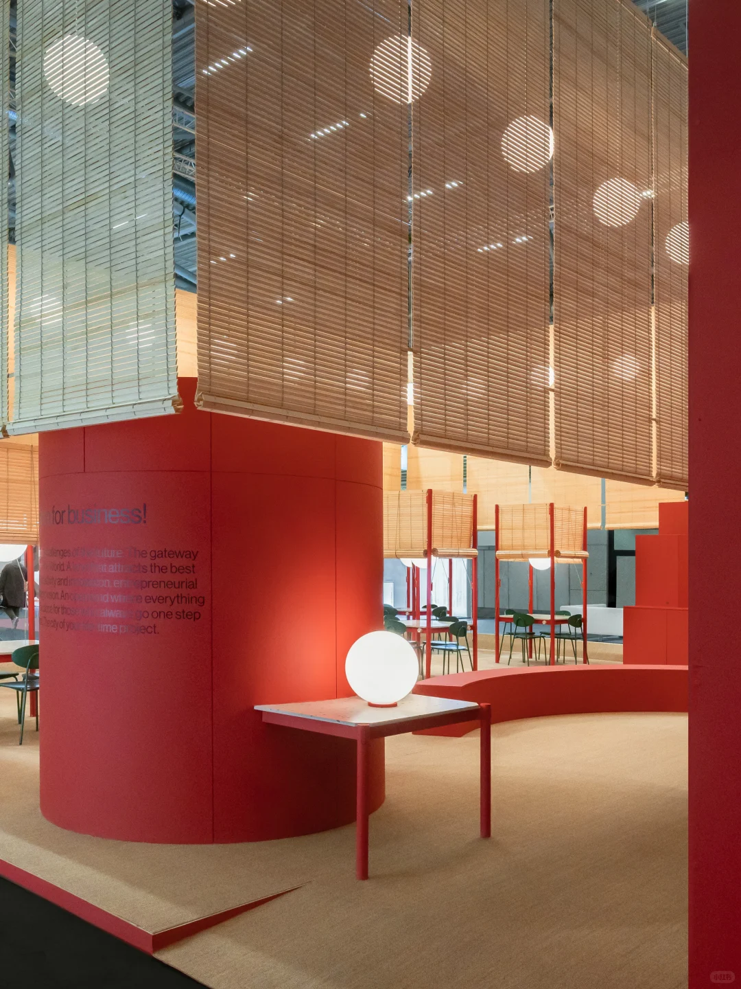 自然与热情的碰撞,红与竹的完美邂逅!