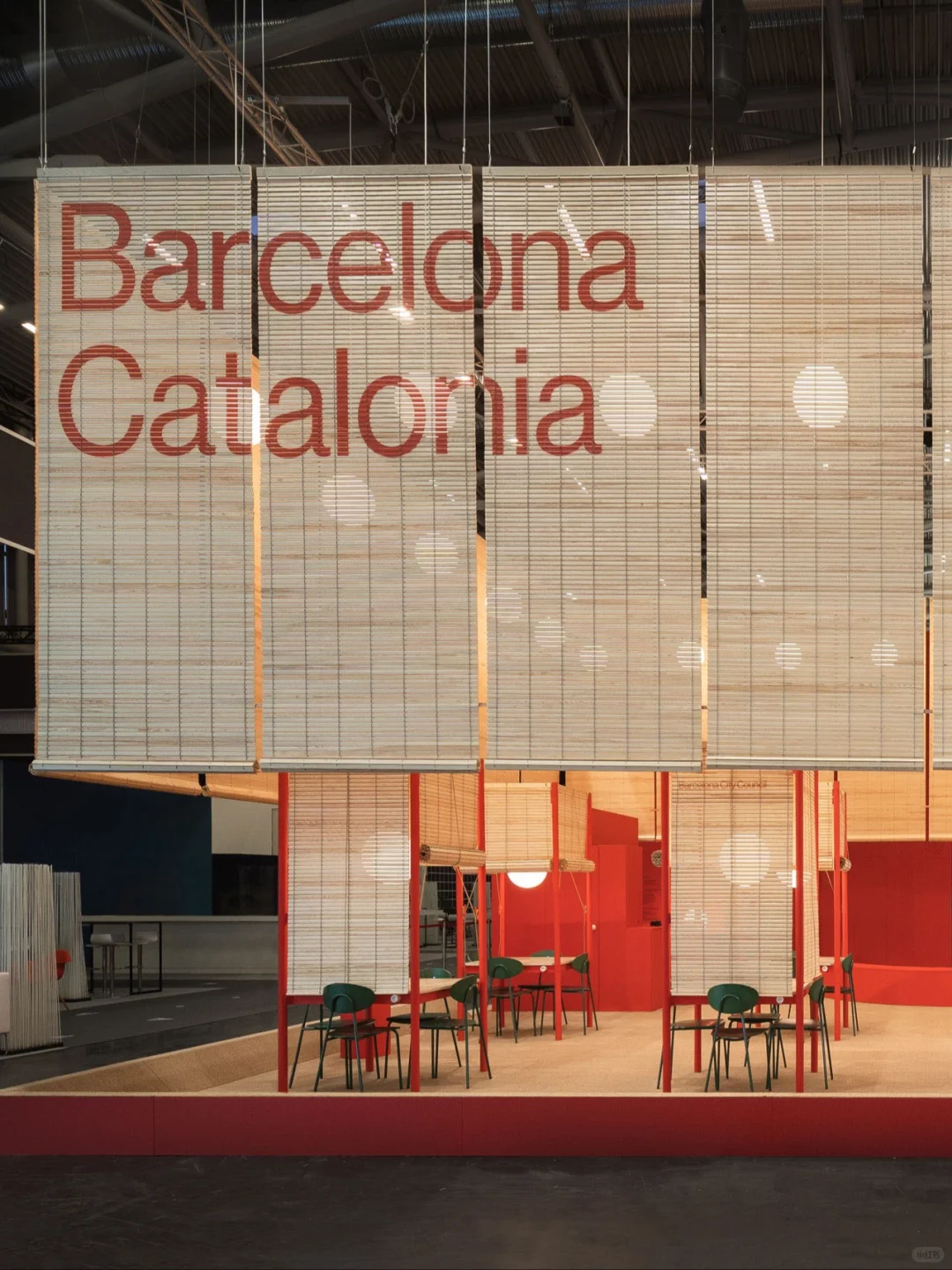 自然与热情的碰撞,红与竹的完美邂逅!