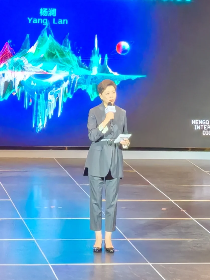 ?终见到本人啦！！！真的好美，好有气质
