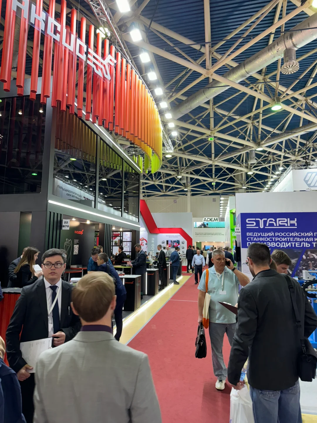 ??｜人山人海的金属加工展会