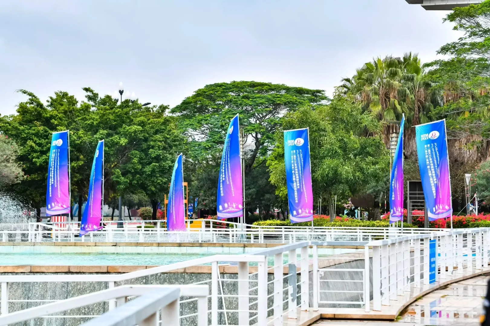 福建泉州丝绸之路博览会 地上都是led屏幕！