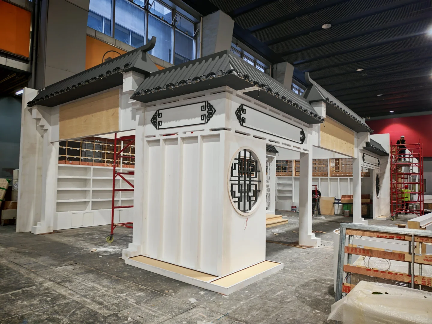 00勇闯会展领域，来会展展厅搭建现场跟建