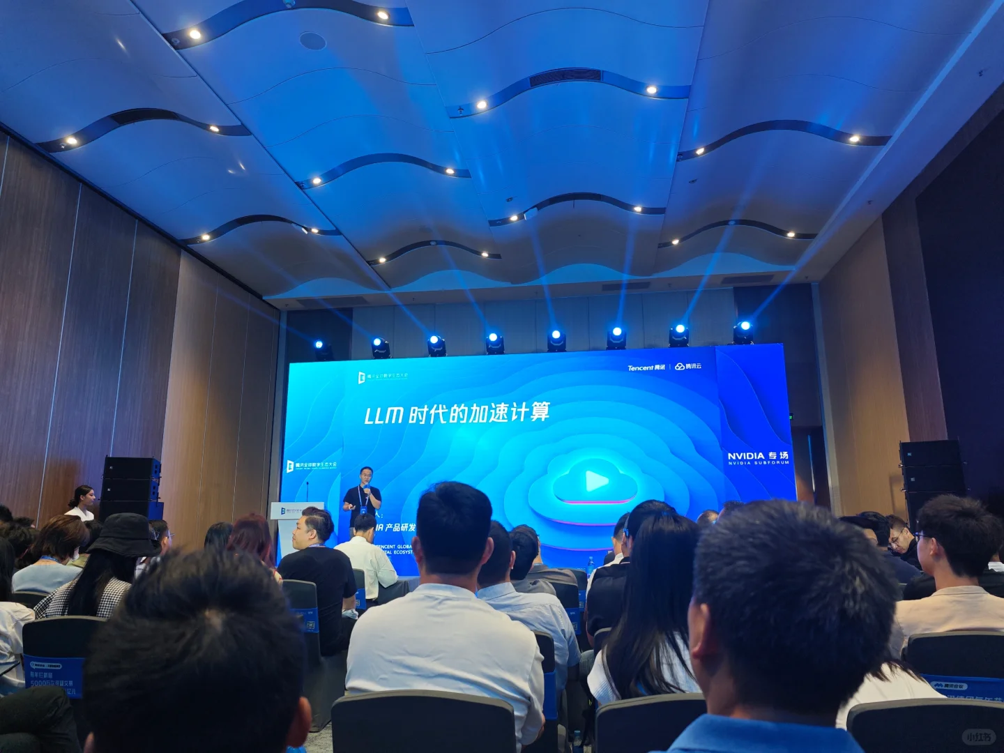 好久没感受到这么浓的班味了?