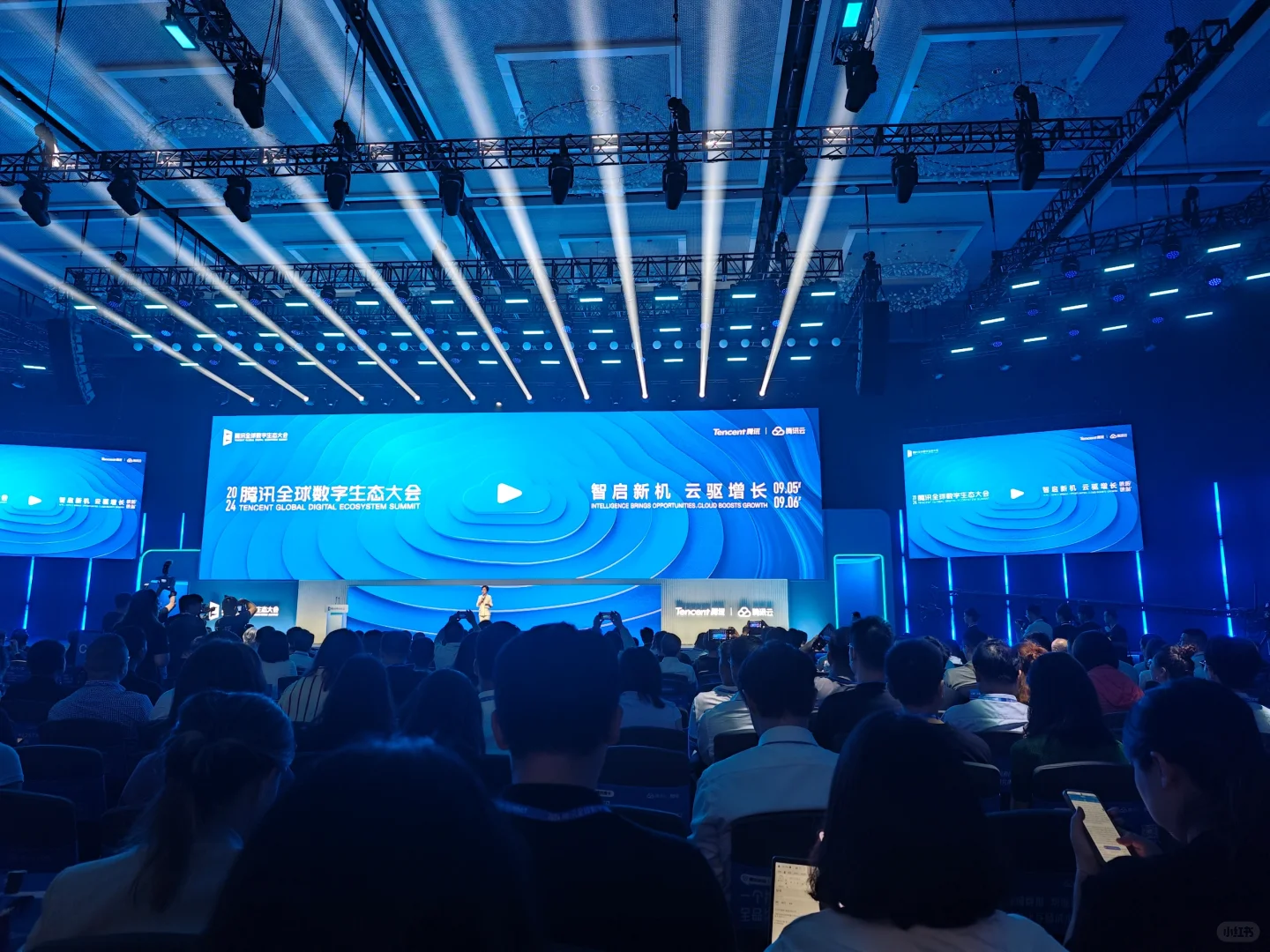 好久没感受到这么浓的班味了?