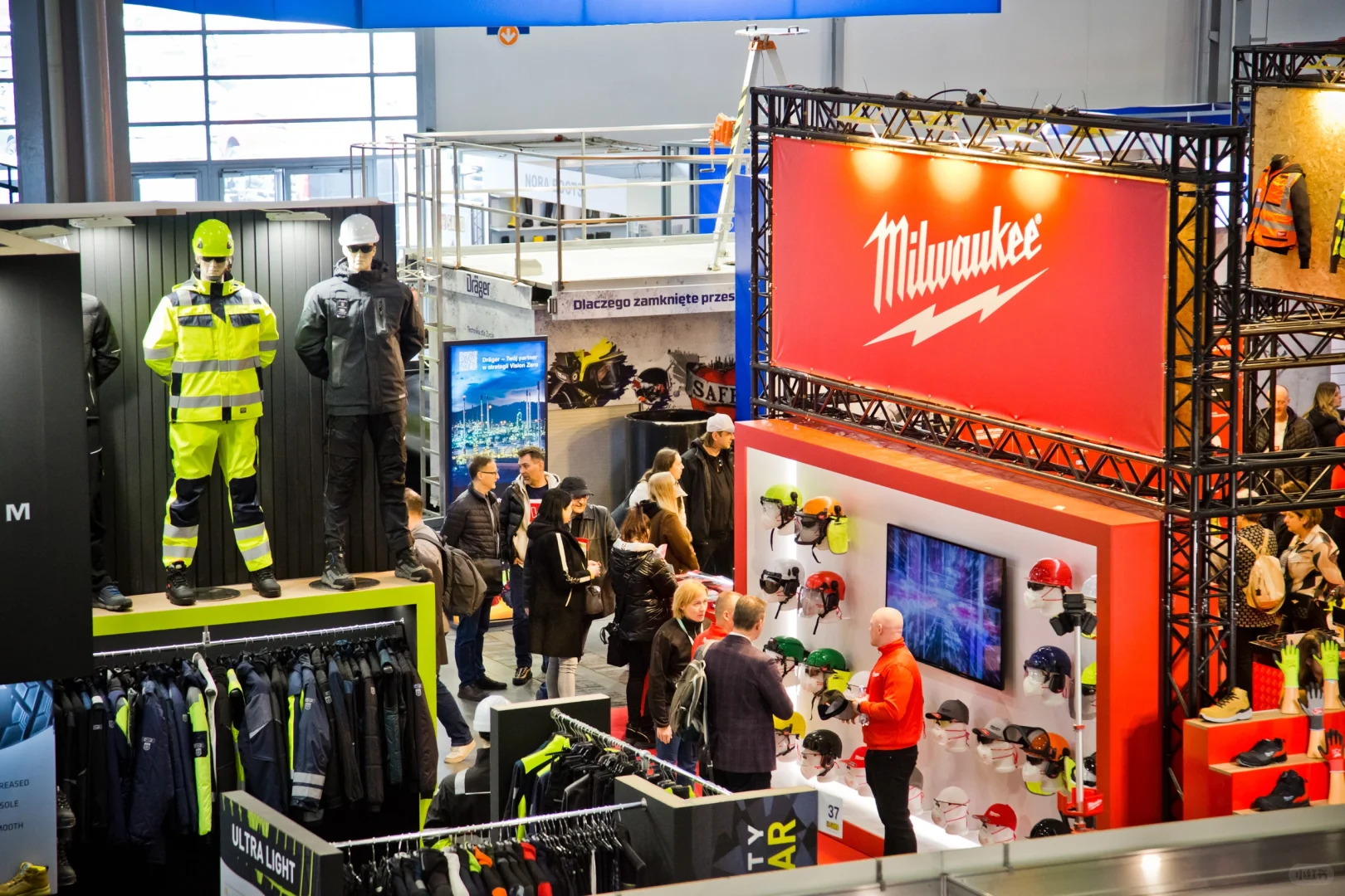 展会现场这人流是相当可以了